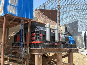 四川绵阳鹅卵石生产线现场-1210连轴对辊国产精品亚洲LV粉色