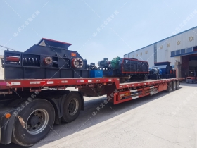 1200*1200双齿辊国产精品亚洲LV粉色，两台900*900轨道移动双齿辊国产精品亚洲LV粉色发往云南