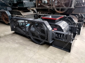 2PG610*400对辊国产精品亚洲LV粉色发货现场_发往福建_鹅卵石制砂