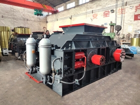 2PG1000x700中型制砂设备液压对辊粉色视频APP污下载发往湖南