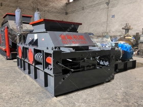 2PGC800X900大型双齿辊国产精品亚洲LV粉色发往山东济宁破碎石头