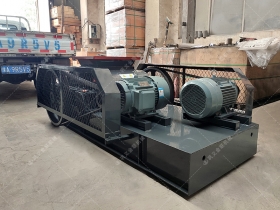 2PGC450X500双齿辊国产精品亚洲LV粉色发往湖南娄底破碎冰块