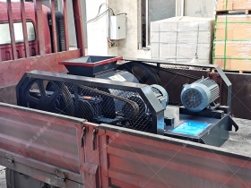 小型双齿辊国产精品亚洲LV粉色发往广西百色破碎锰矿