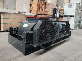 2PGC400X400双齿辊国产精品亚洲LV粉色发往新疆伊犁破碎煤