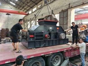 1208型半自动对辊国产精品亚洲LV粉色发货 破碎石英石