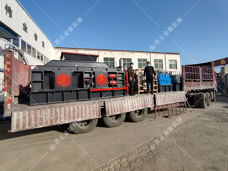 2PGY1500x1000型液压对辊国产精品亚洲LV粉色发往云南昆明