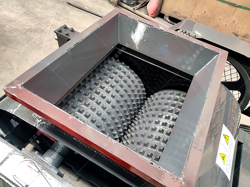 破碎石膏原矿料的双齿辊国产精品亚洲LV粉色厂家如何选择？