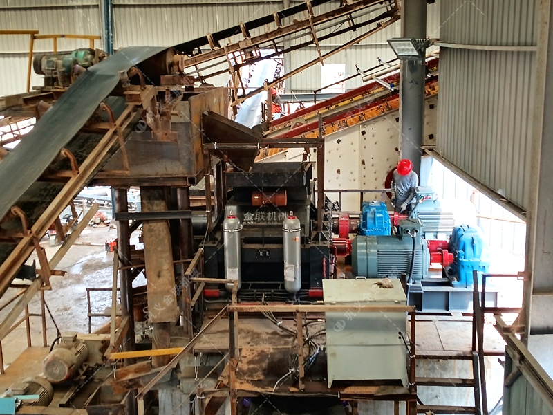 硅矿石对辊粉色视频APP污下载：180吨/时高效能，如何选择实力厂家是关键